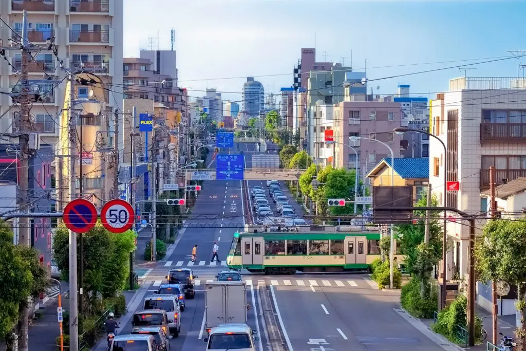 モルタル　広い道路