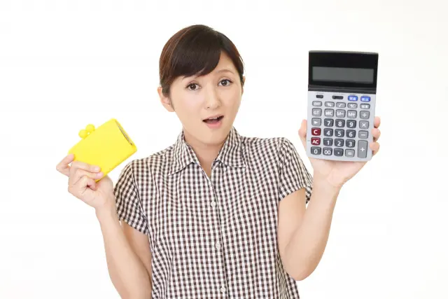 驚く女性